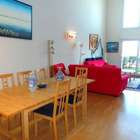 3 Chambres Rez De Jardin Apartmán *